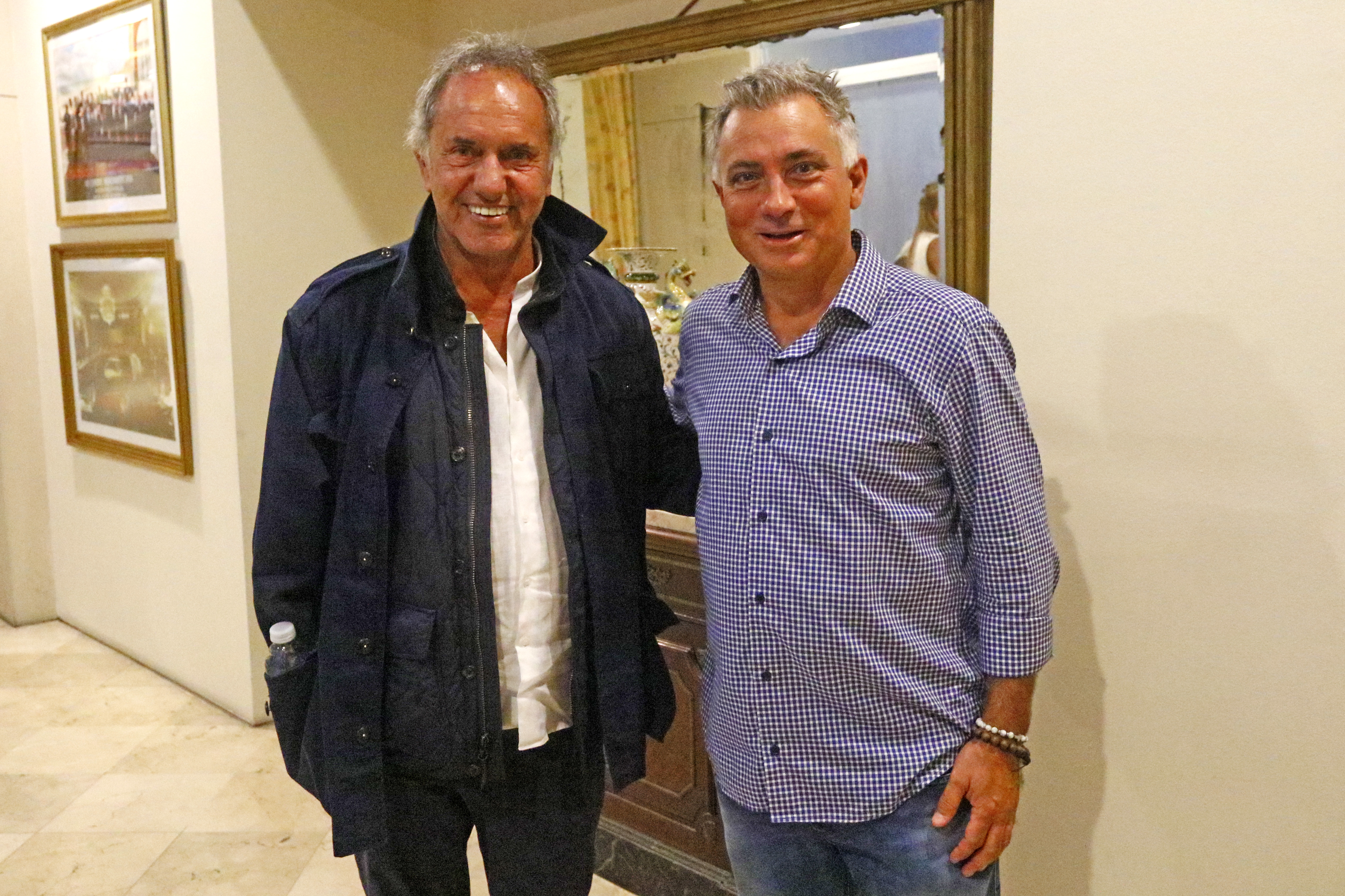 Daniel Scioli y Sebastián Pareja esperaron a Javier Milei en el Hermitage Hotel.