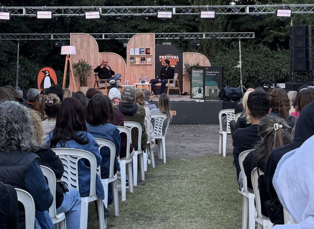 Un momento de la charla de Sacheri en Festival Penguin Libros.