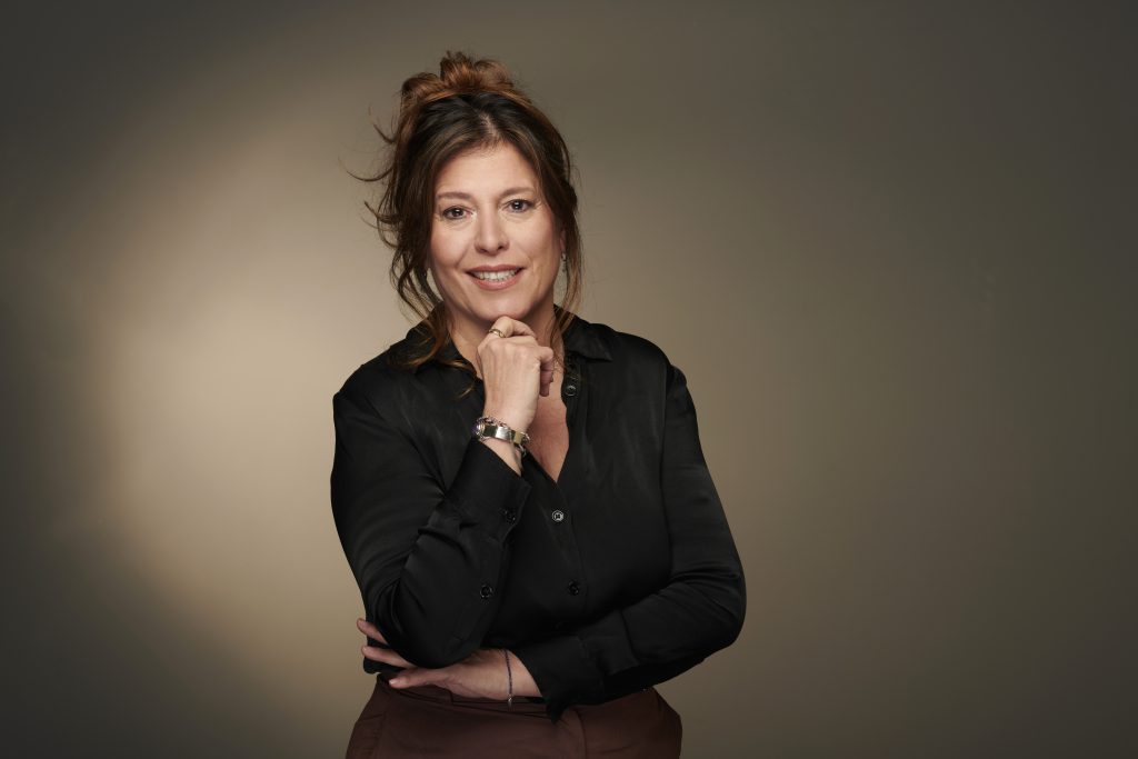 "Secretos de sangre" vuelve al universo de "Secreto bien guardado", su primera novela y un verdadero fenómeno editorial que incluso tuvo una adaptación televisiva, protagonizada por Oriana Sabatini y Victorio D’Alessandro, y que llegó a Netflix.