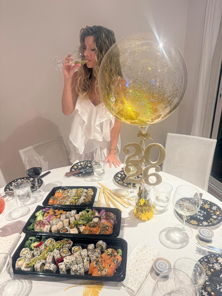 Laurita Fernández cenó sushi durante su festejo de Año nuevo en la ciudad.