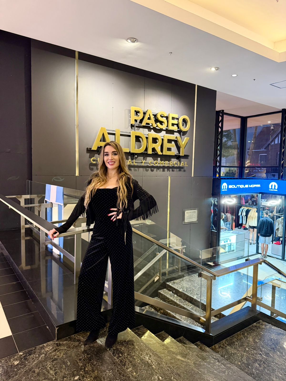 Fátima Flórez en la entrada del Paseo Aldrey.