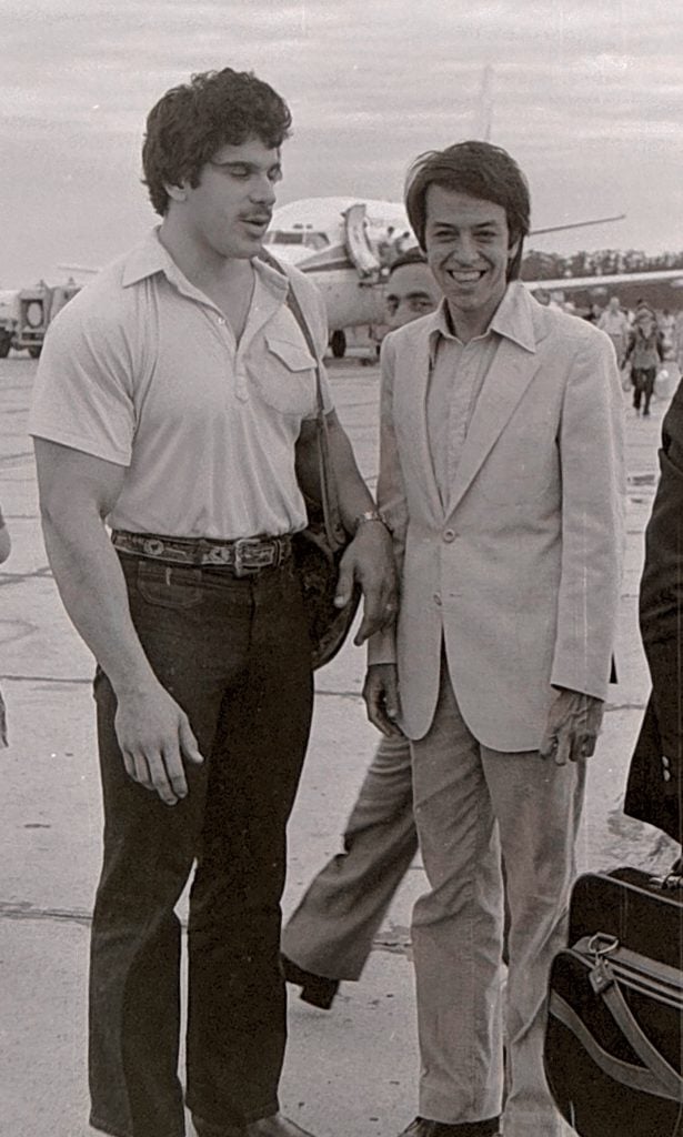 El Increíble Hulk" junto al cantante Donald.