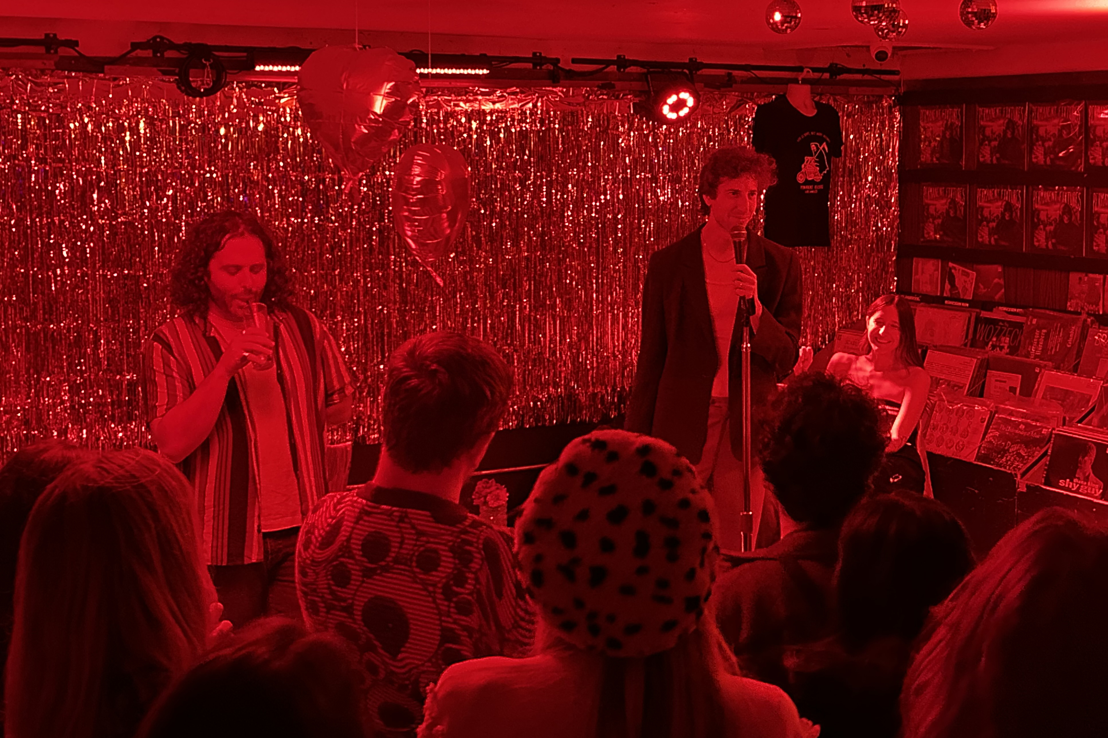 El amor sin algoritmo: solteros exploran nuevas formas de buscar pareja fuera de las apps