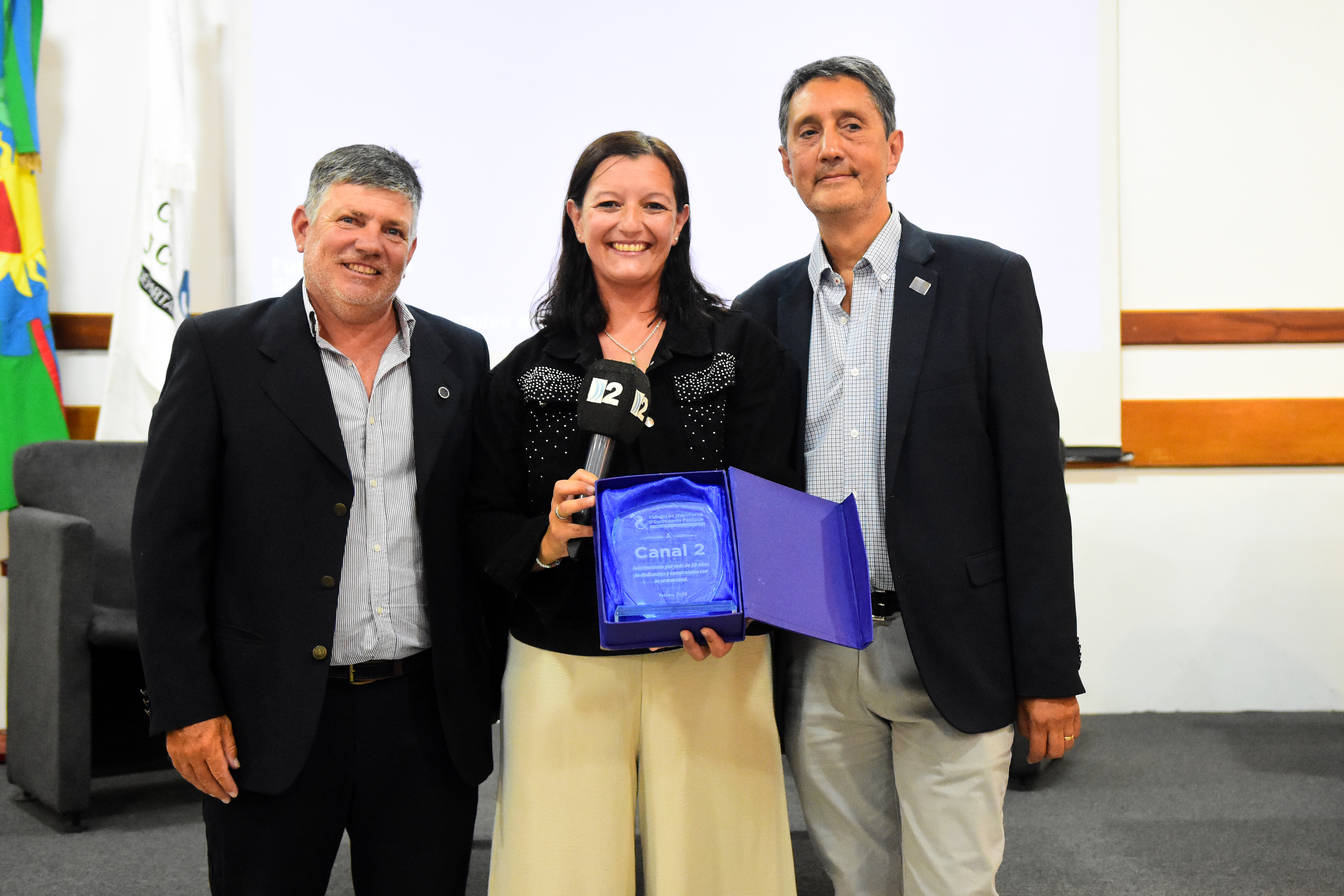 Angela Damboriana recibió la distinción de Canal 2.