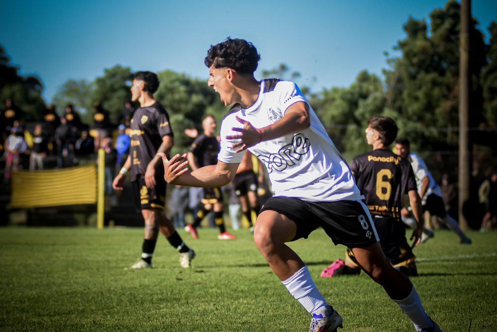 Thomas Carrique reforzó a Atlético Mar del Plata en el último Regional y ahora lo hará en el torneo local.