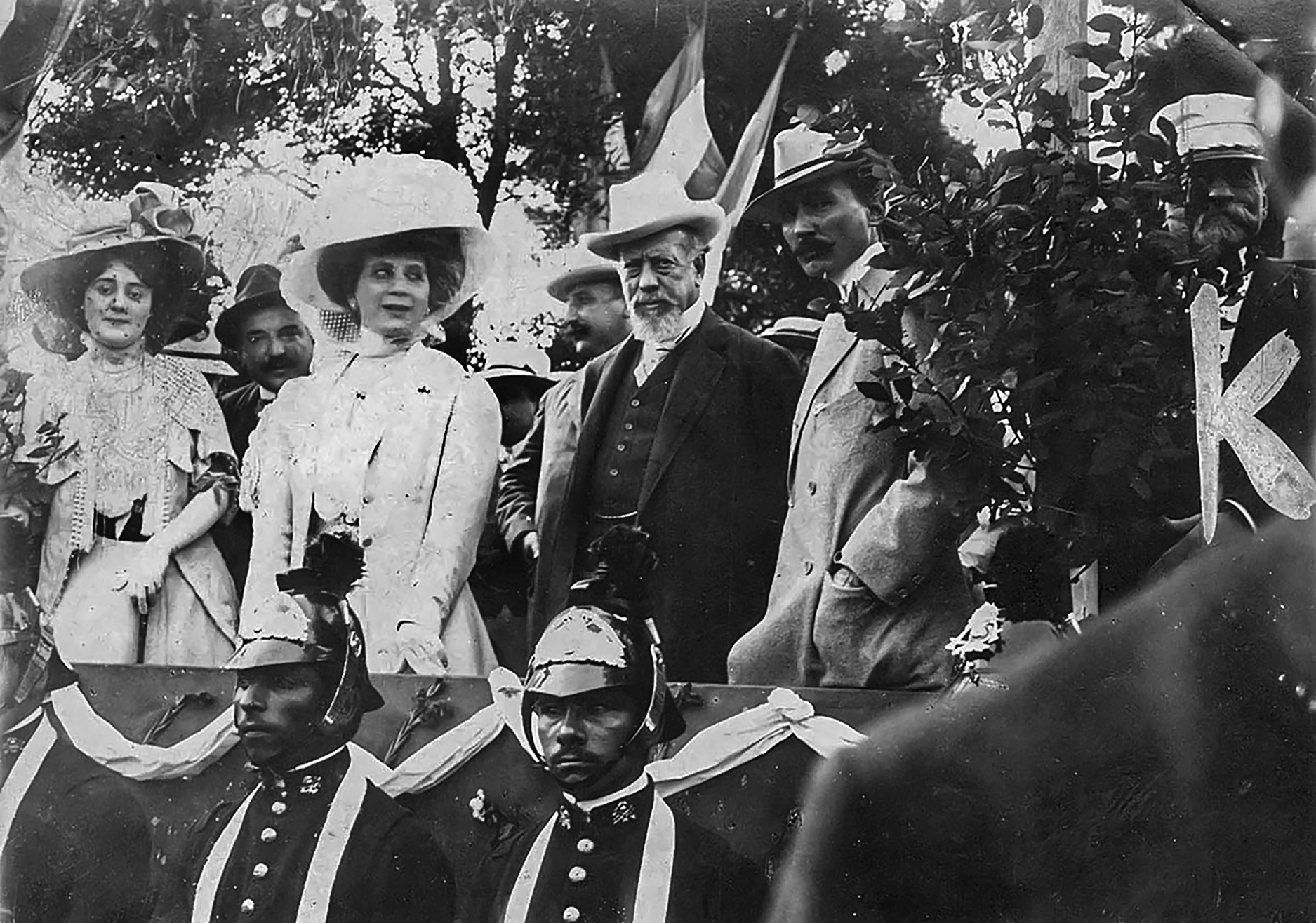 Julio Argentino Roca visitó frecuentemente la ciudad. La foto es del 15 de marzo de 1908 durante la inauguración del monumento a Bartolomé Mitre.