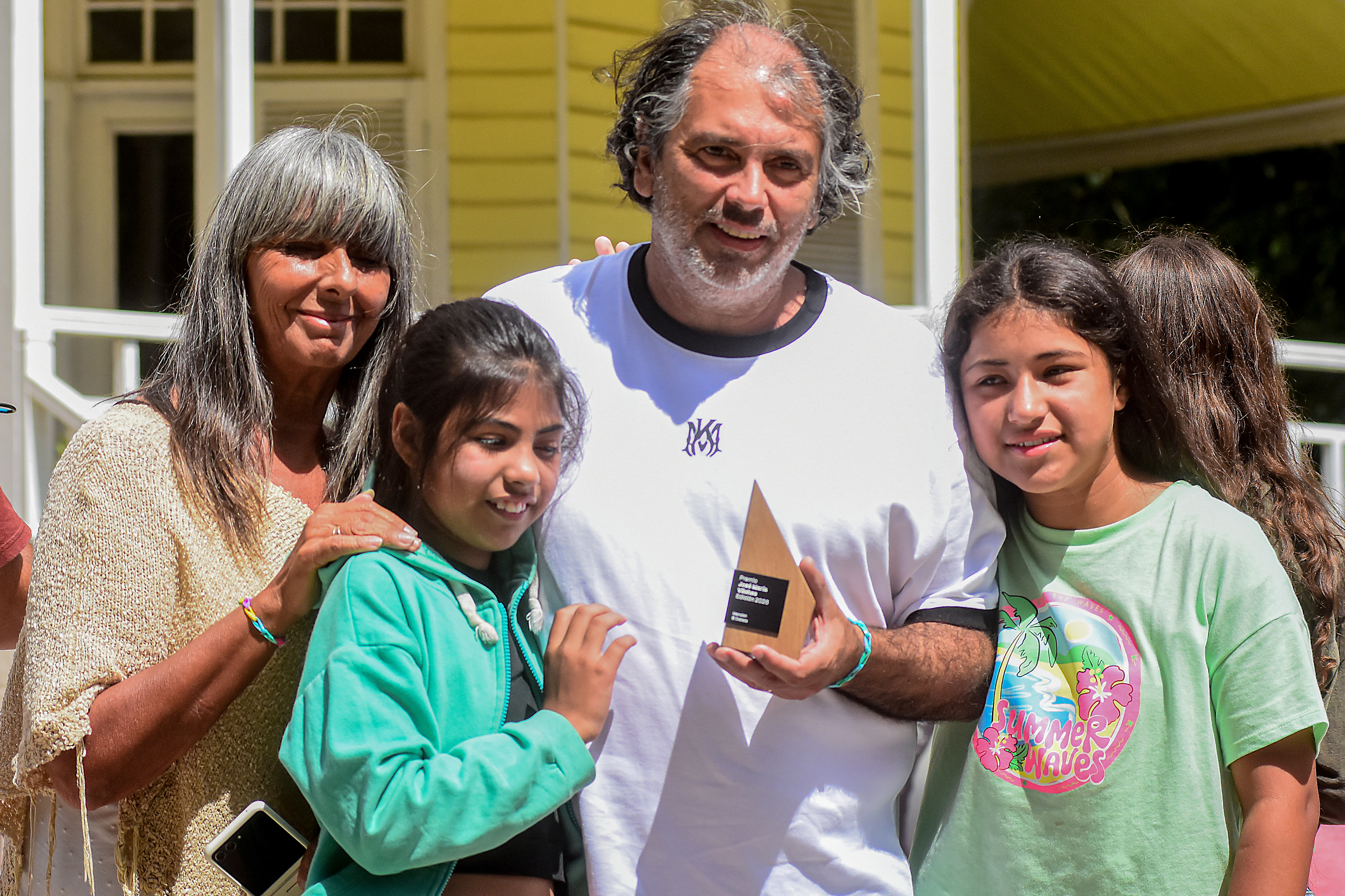 El productor de "El Debate", Marcelo Francia junto a su familia.