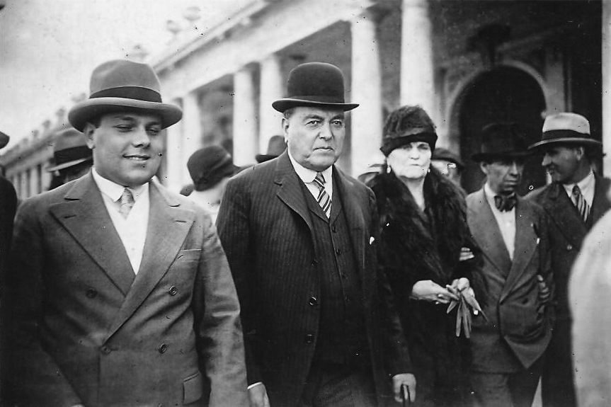 El presidente Hipólito Yrigoyen recorre la antigua Rambla Bristol. La foto es de 1929, un año antes de ser derrocado por José Félix Uriburu.