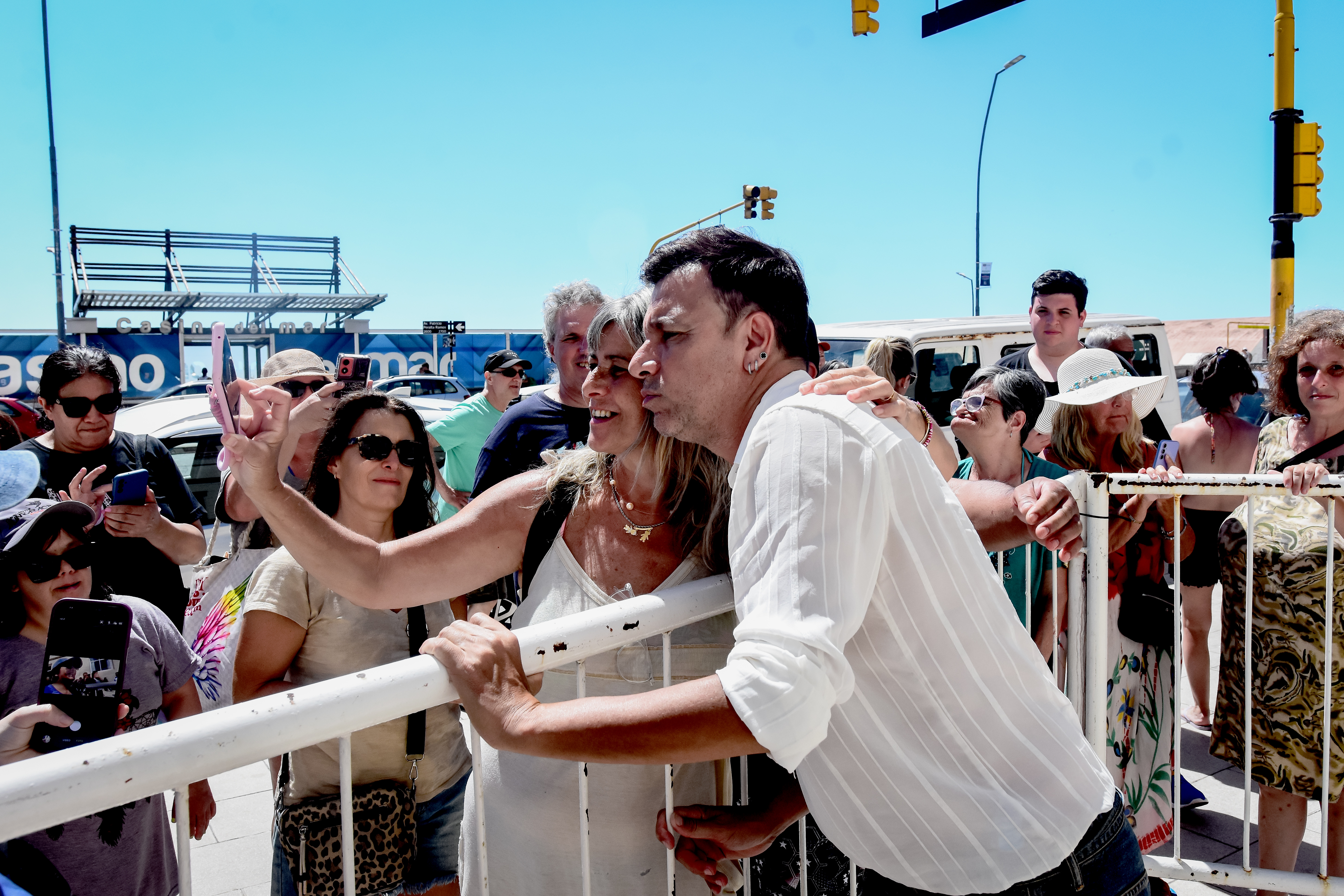 El saludo del público y las manifestaciones de cariño al popular actor.