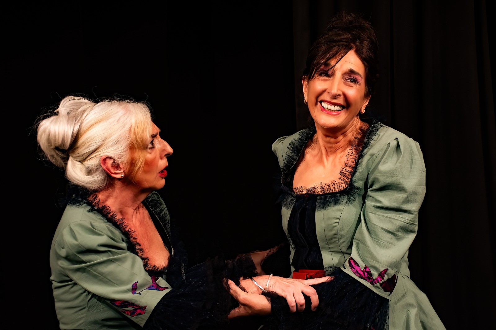 Las actrices de la obra: Gabriela Perera y Marta Igarza.