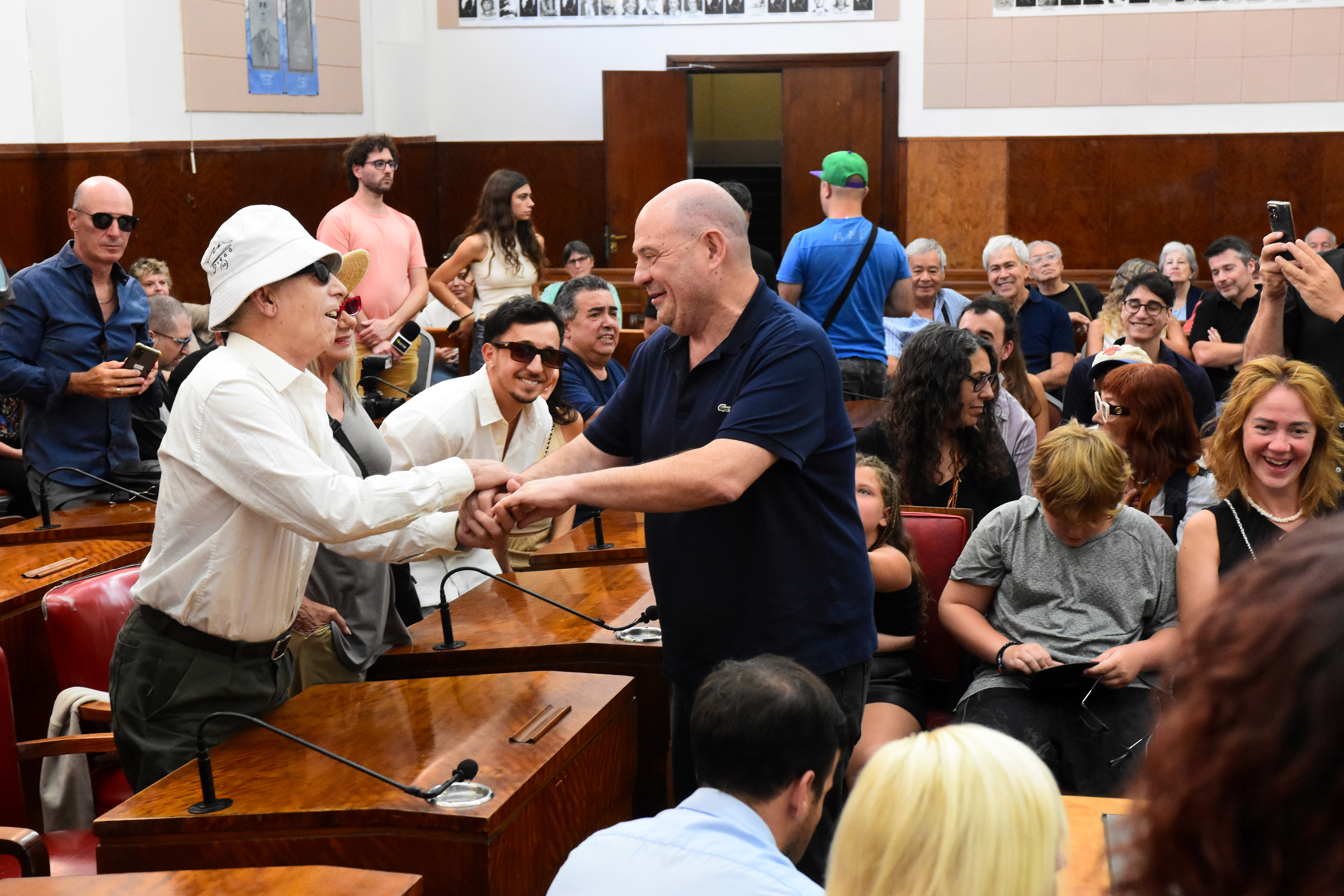 El saludo con Gerardo Romano.