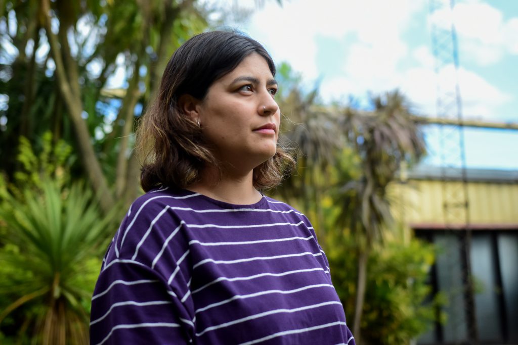 Agustina Catalano (Mar del Plata, 1990) es doctora en Letras, becaria postdoctoral del Conicet, docente de la UNMdP y autora de poesía, ensayos y el diario “Recién llegada”.