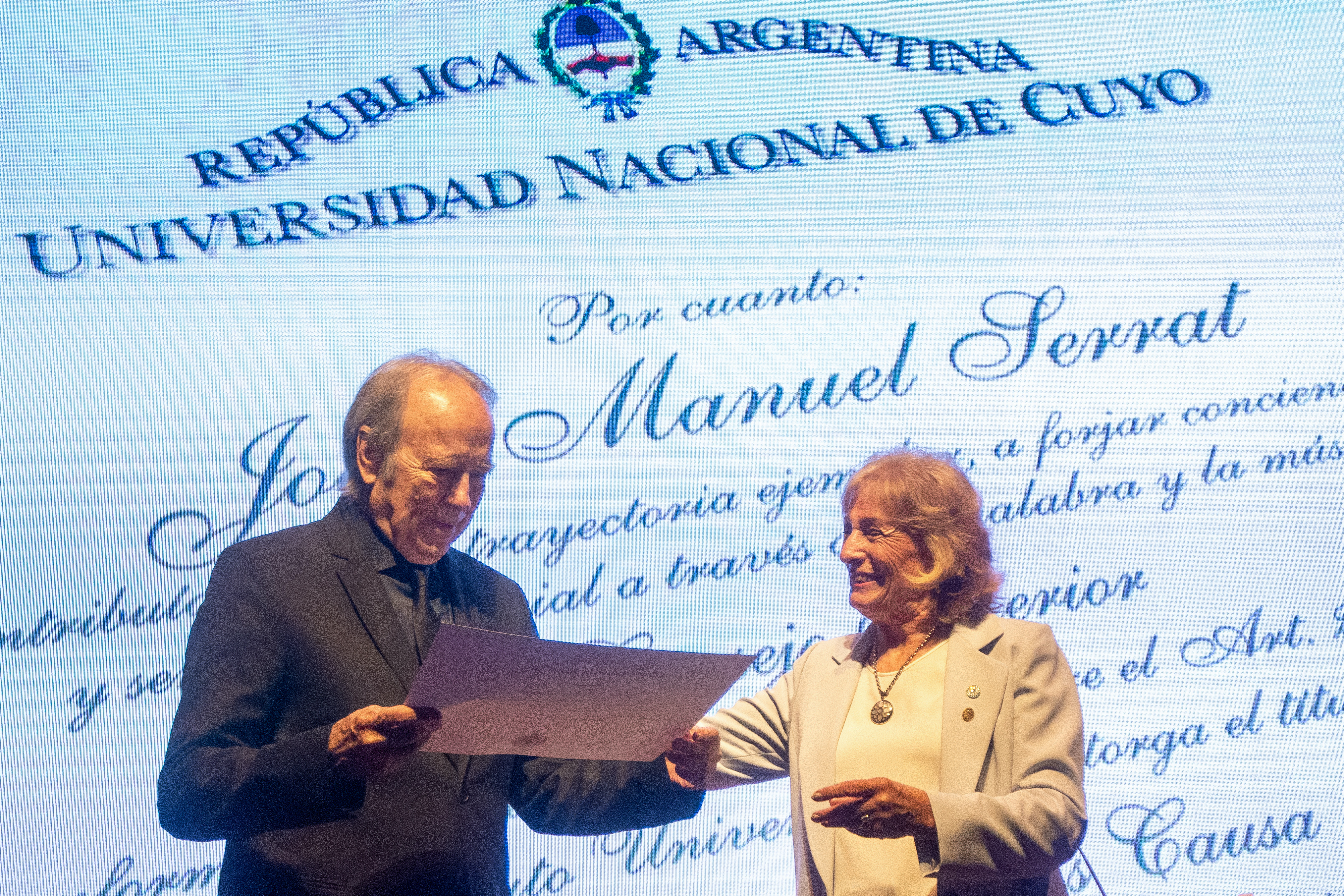 Universidad Nacional de Cuyo otorga Honoris Causa a Joan Manuel Serrat