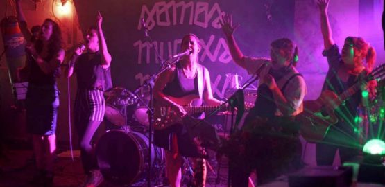 Integrantes de la banda Somos Mucha Música.