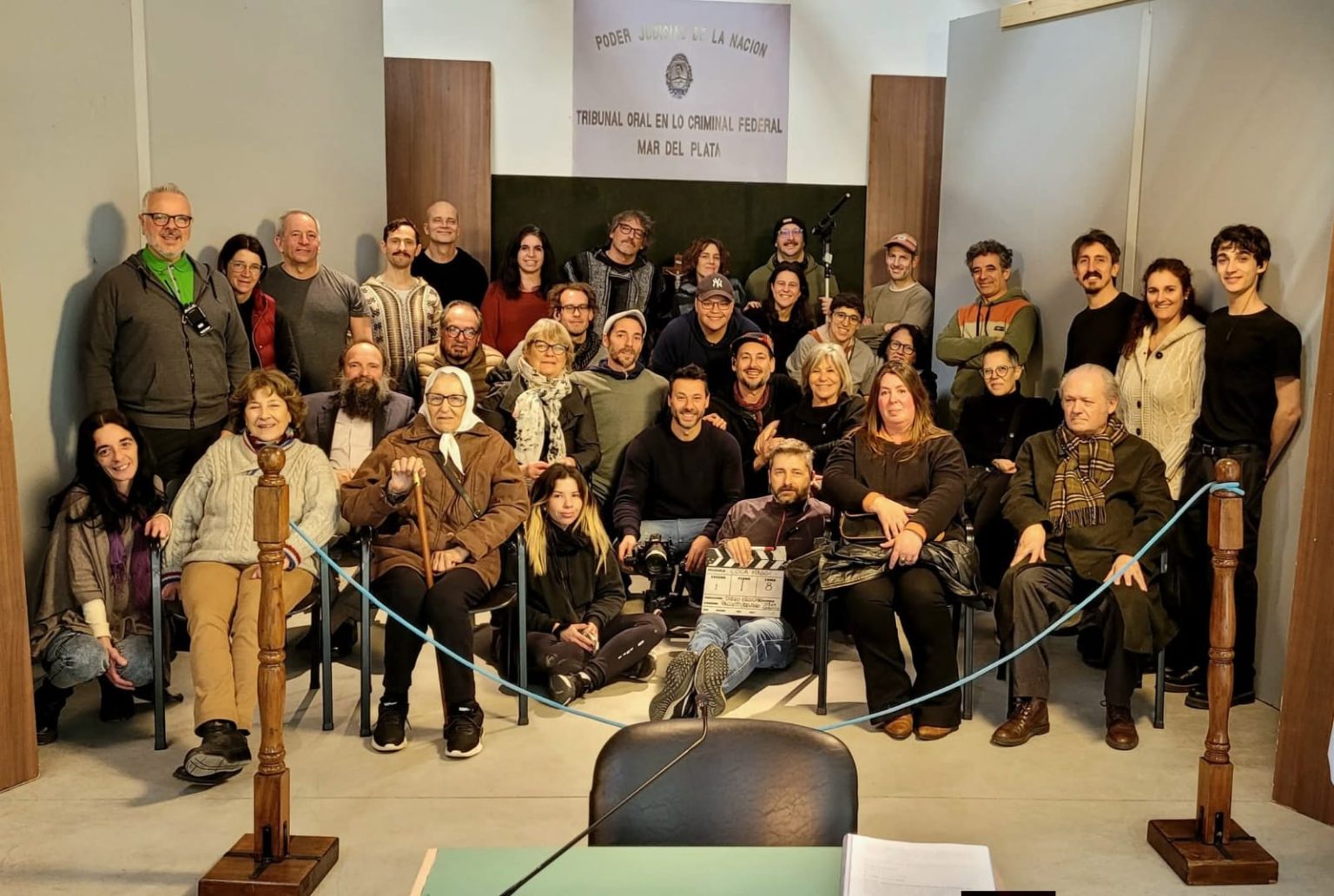 El equipo de "Apenas habrá sombras".