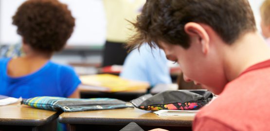 teléfono celular en las escuelas