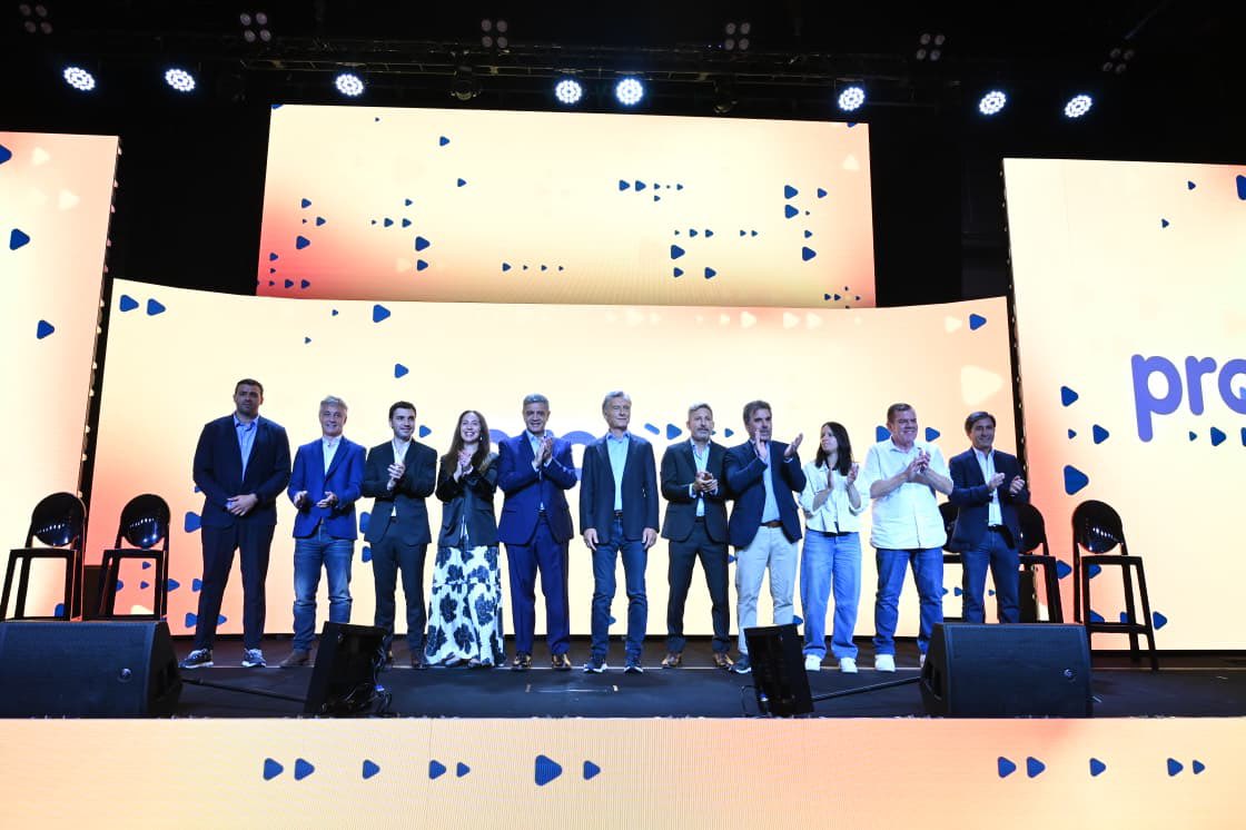 La foto del consejo directivo del PRO, en Parque Norte, con la presencia de Guillermo Montenegro.