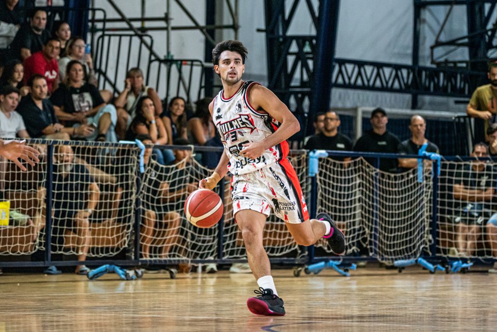 Valentín Costa tuvo un debut aceptable.